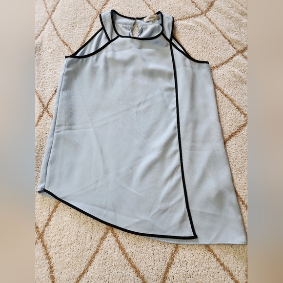 Light blue business casual tank top with black trim. - Picture 4 of 4